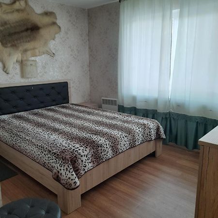Viesu Maja "Osmany" Hotel Dvarci Ngoại thất bức ảnh